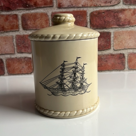 Captain Black Special Edition 12 oz Humidor by Ceramarte of Brazil - Picture 2 of 7